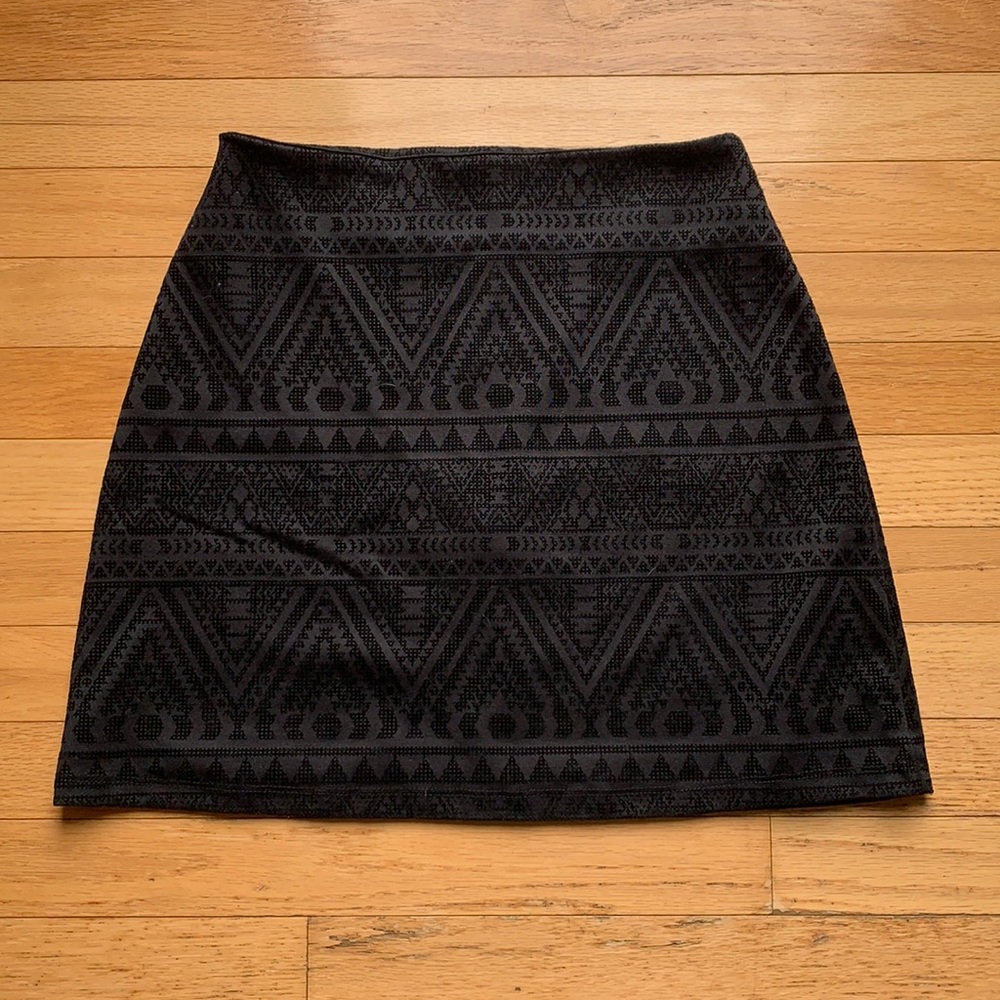 Women’s small patterned skirt